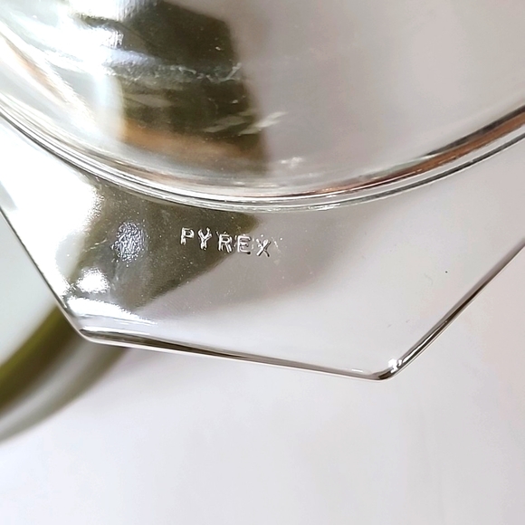 Vintage Pyrex Verde 2.5 qt casserole dish with lid - Picture 11 of 12